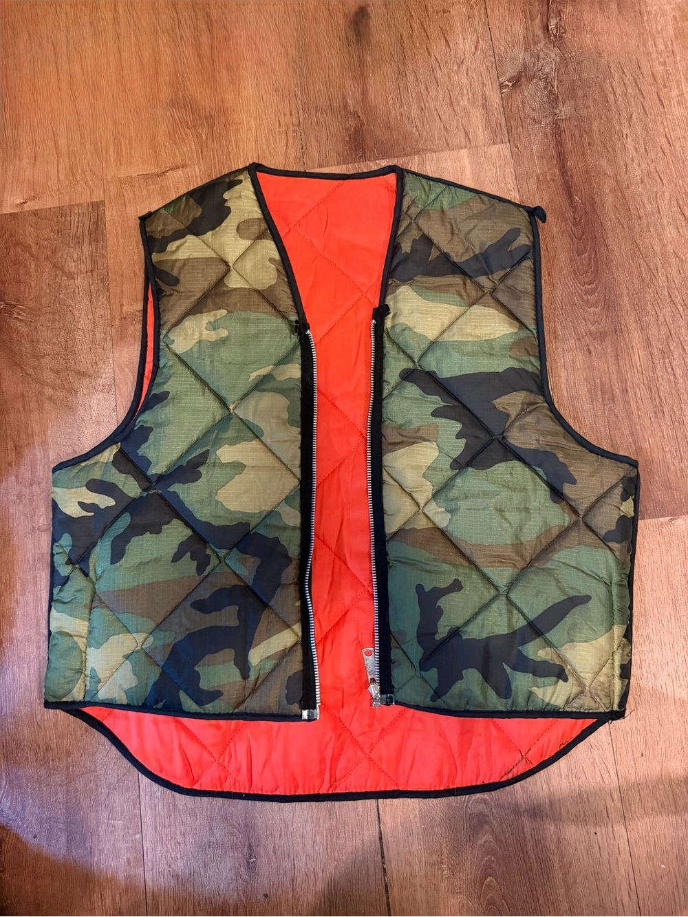 Reversible Green Camo Blaze Orange Mens Medium Quilted Hunting Vest Pockets Zip